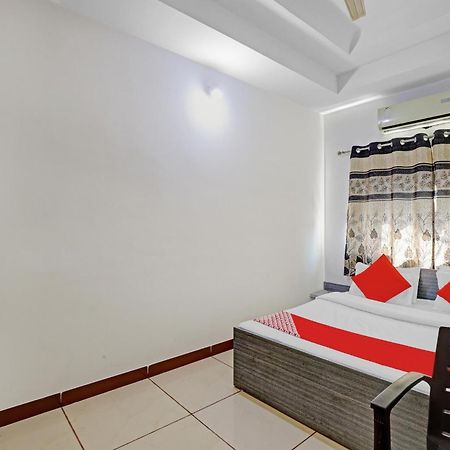 Hotel Velvet Райкот Екстериор снимка