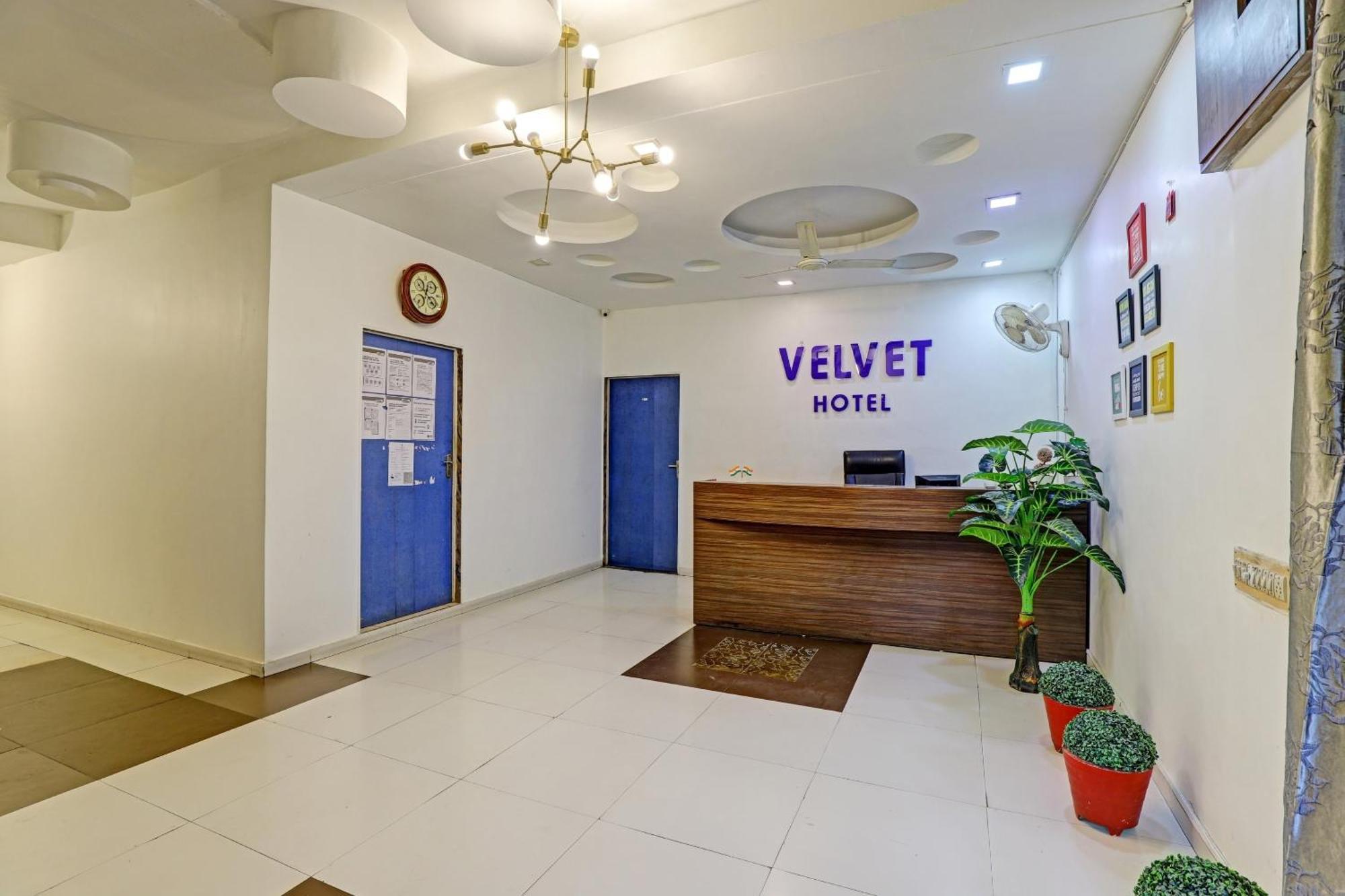 Hotel Velvet Райкот Екстериор снимка