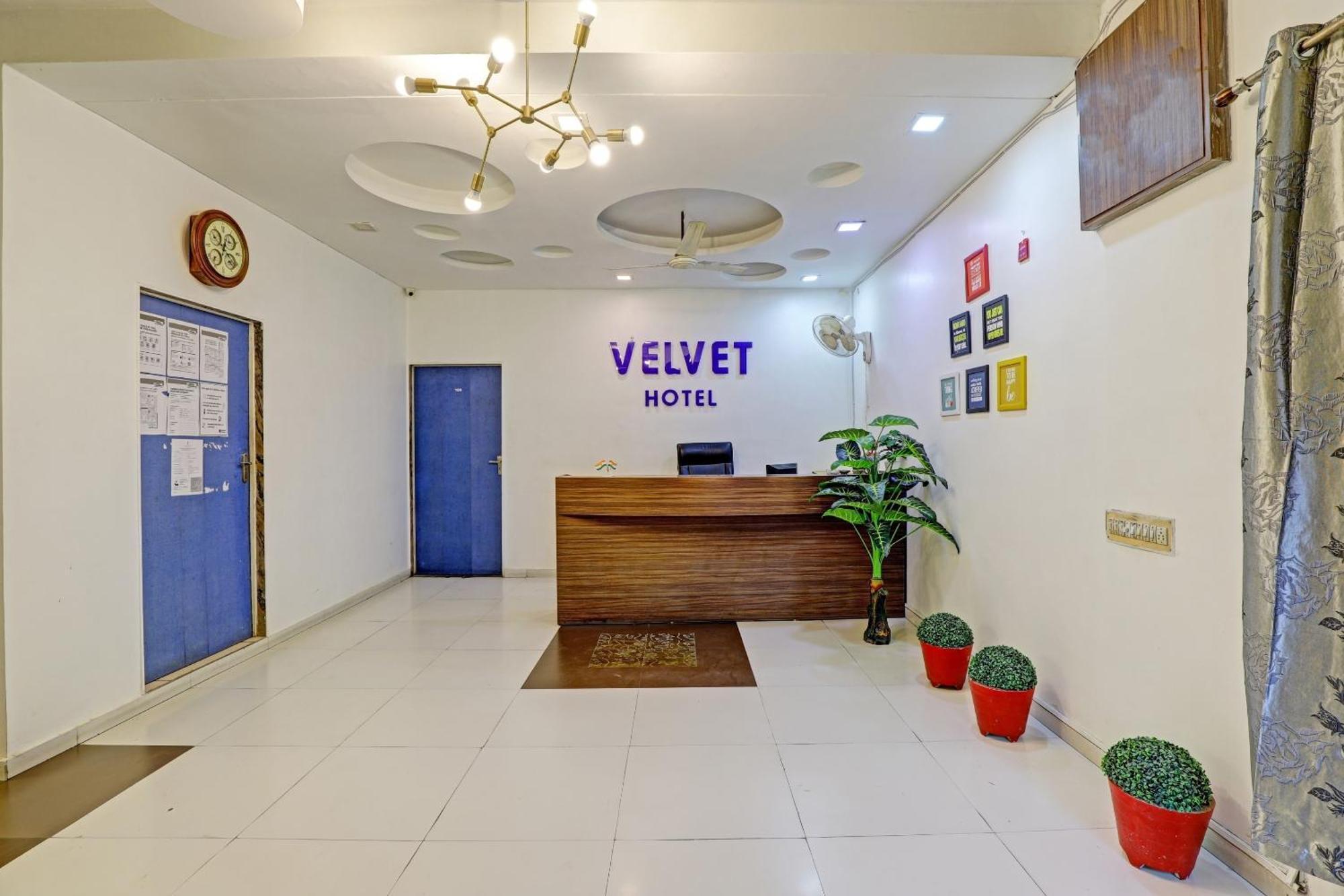 Hotel Velvet Райкот Екстериор снимка