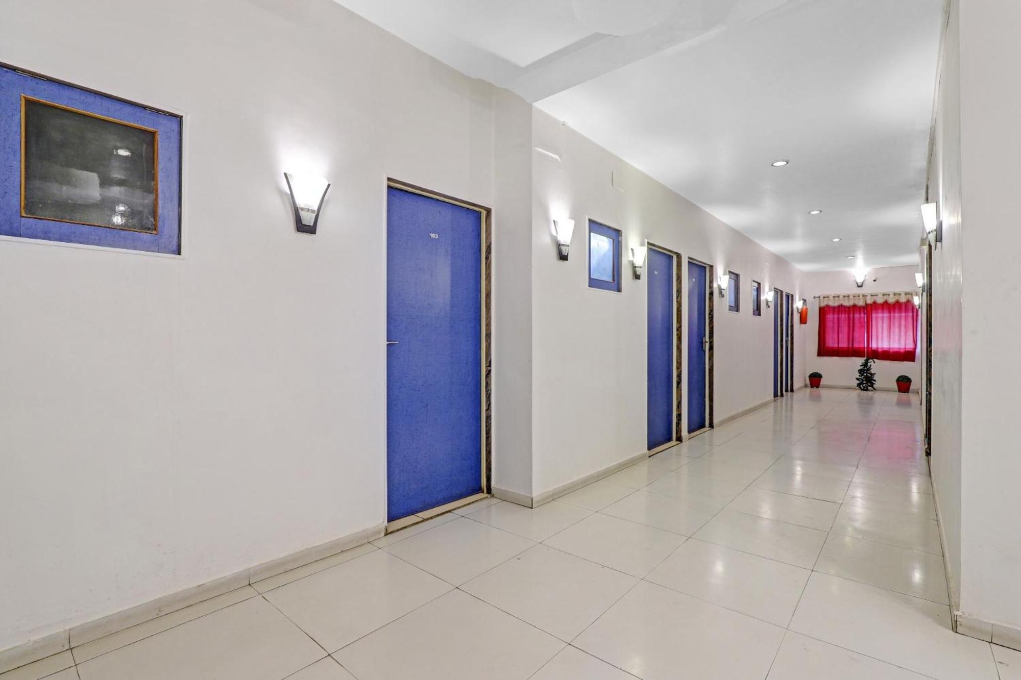 Hotel Velvet Райкот Екстериор снимка