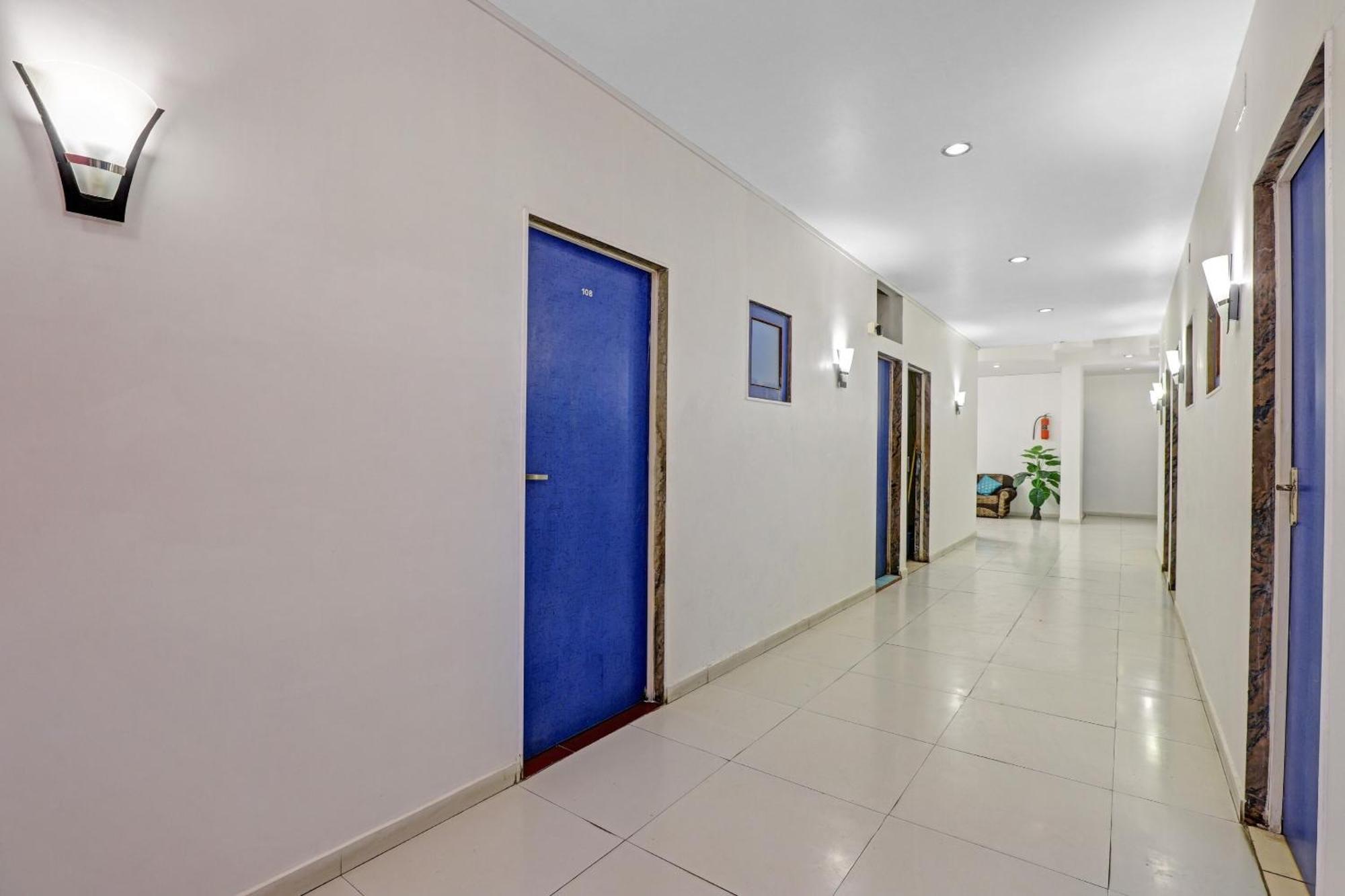 Hotel Velvet Райкот Екстериор снимка